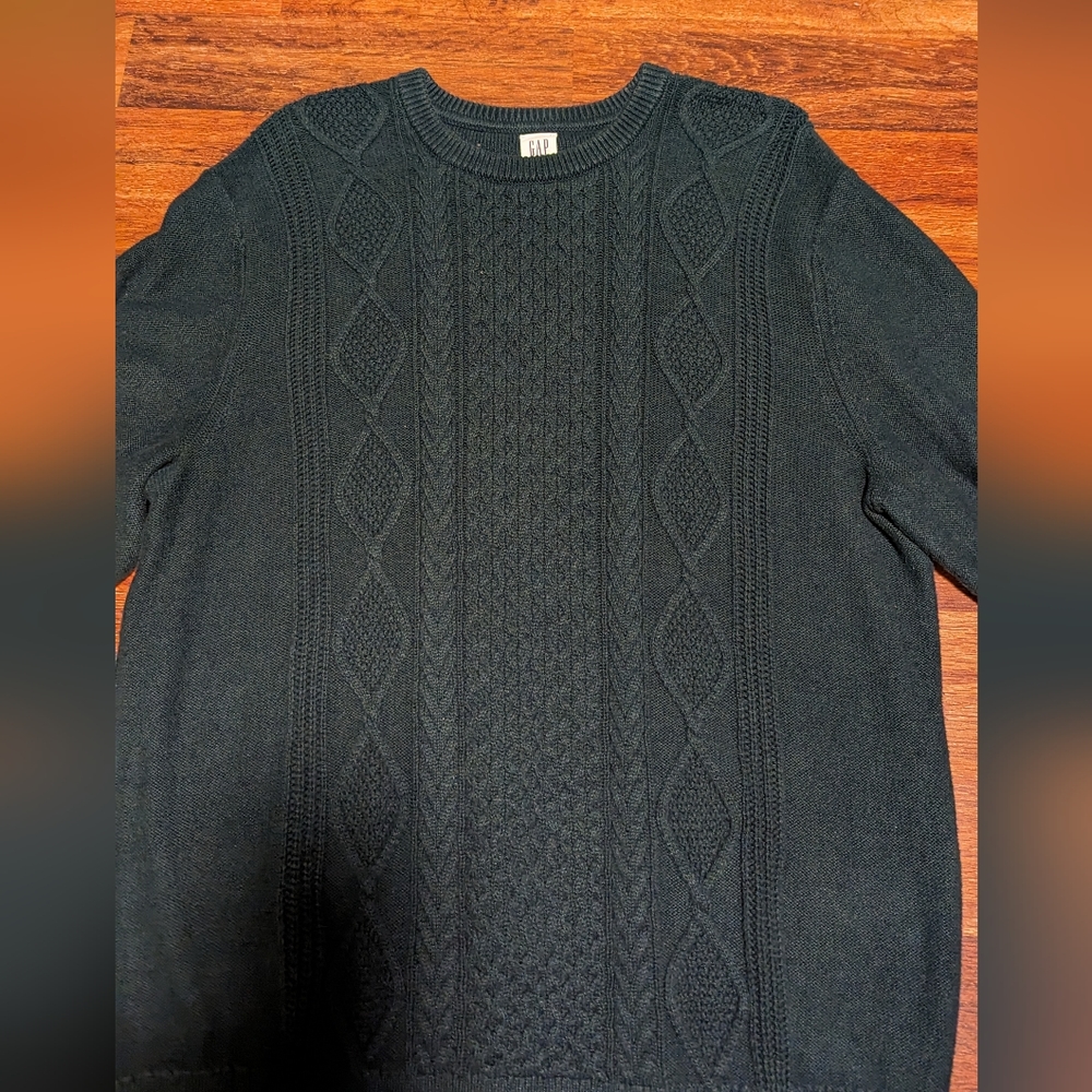 Gap sweater